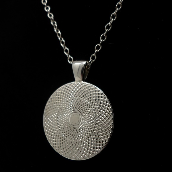 Adorable Owl Love Pendant Silver Tone Chain - Picture 8 of 8